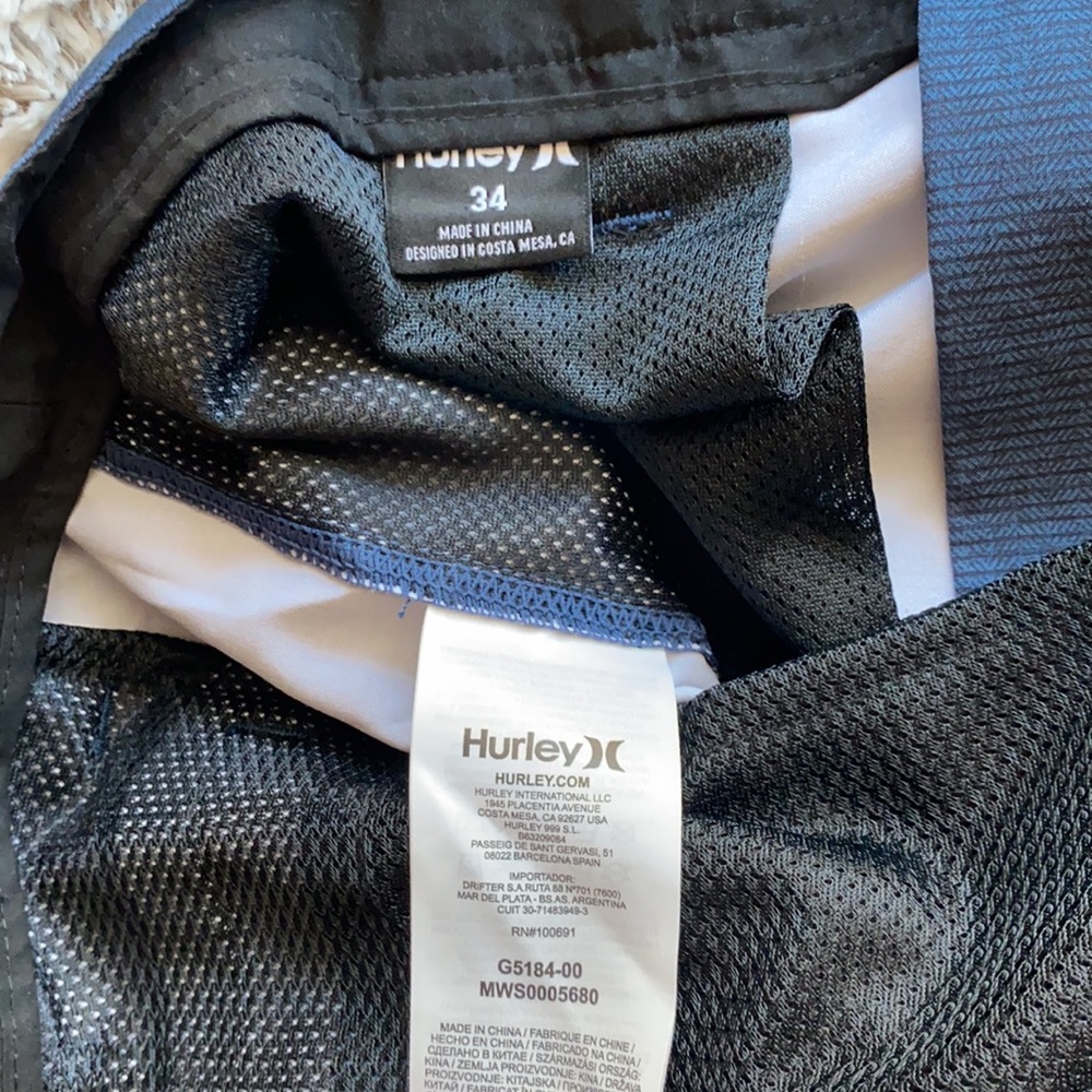 Men’s Hurley light weight shorts - Picture 3 of 4